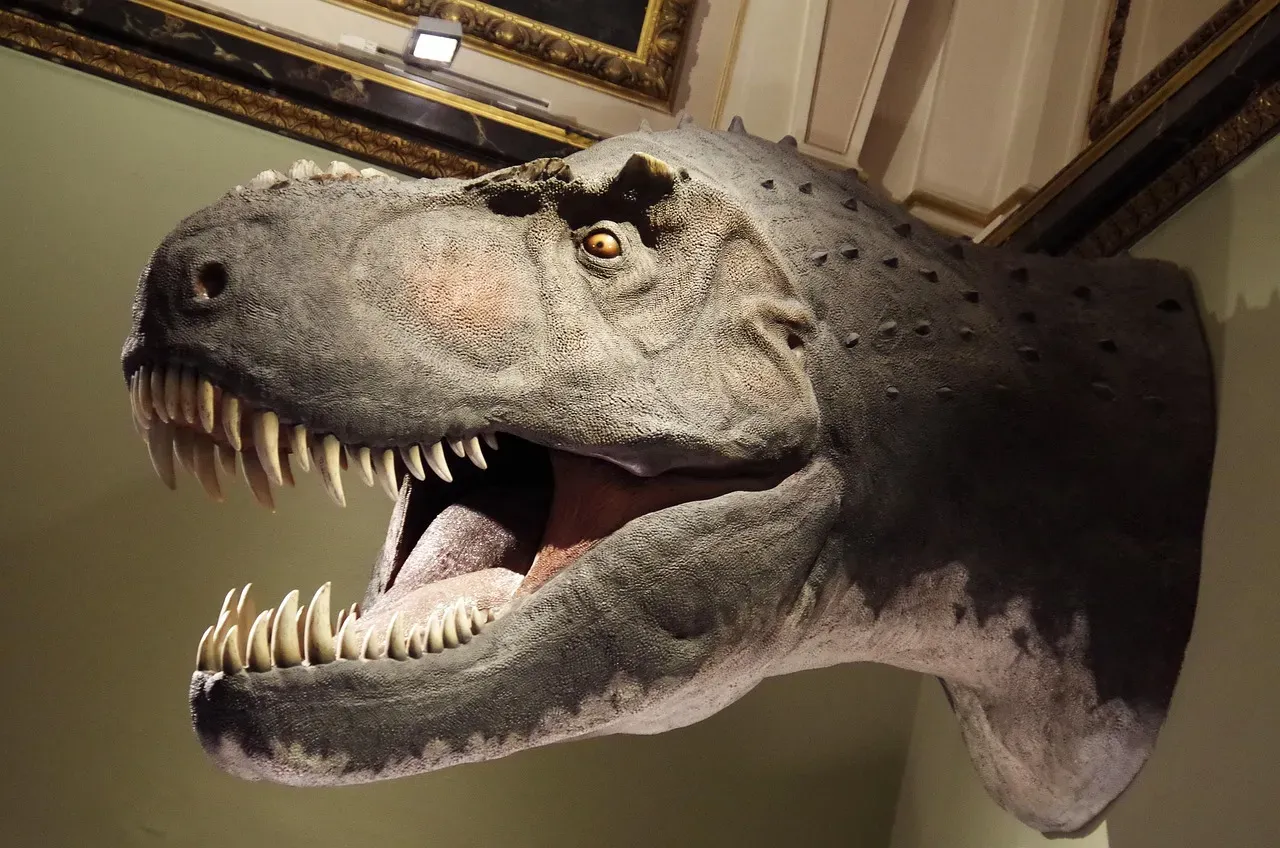 7. The “T. rex Can’t See You If You Don’t Move” Myth (Image Credits: Pixabay)