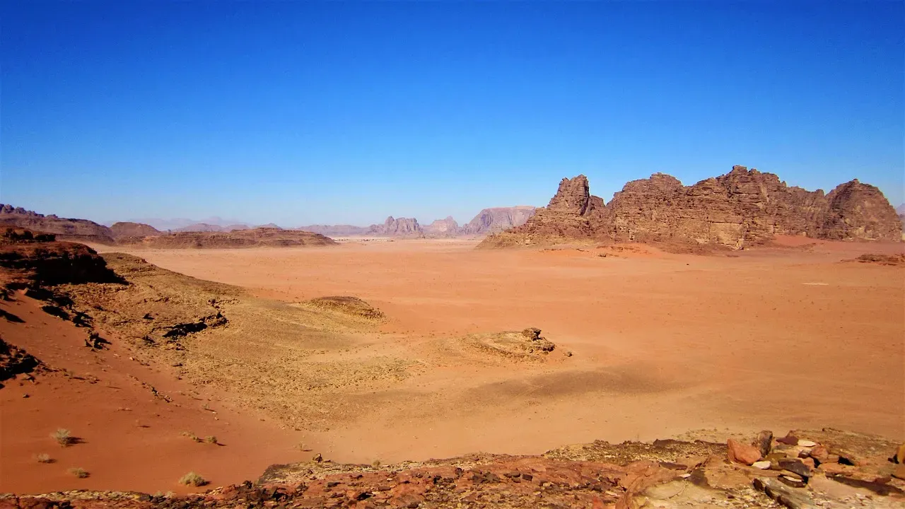 1. Dry River Channels (Wadis) That Trace the Ghosts of Ancient Streams (Image Credits: Pixabay)