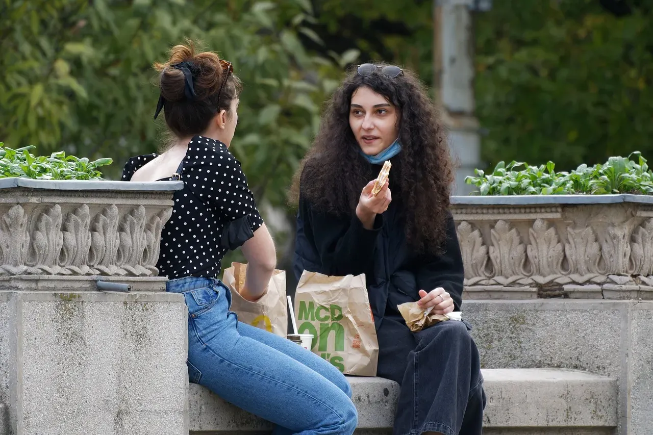 Their Body Language Is Open and Relaxed (Image Credits: Pixabay)