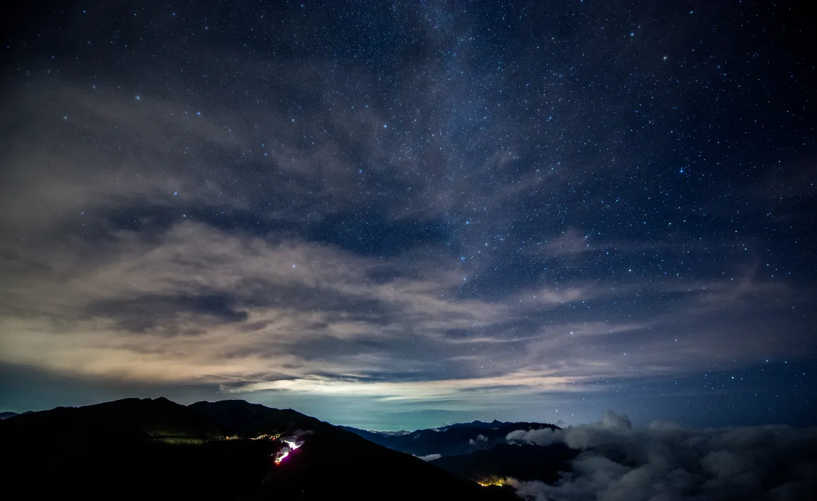 #10 - Stars That Blaze Too Bright, Then Blur (By Han-Hsing Tu icefish, CC0)