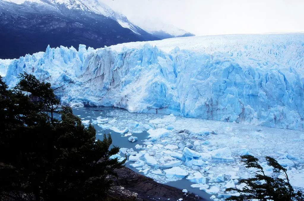 The Science of Ice Dams: How Earth's Own Architecture Triggered Disaster (Image Credits: Flickr)