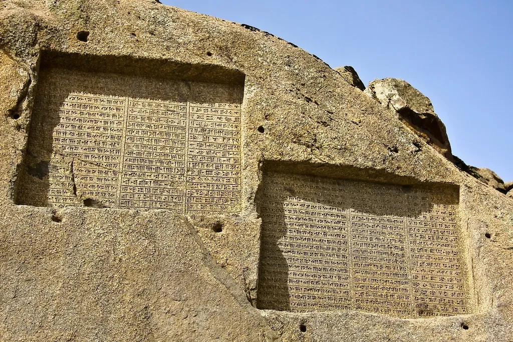 Precision Stone Cutting That Rivals Modern Machinery (Image Credits: Flickr)