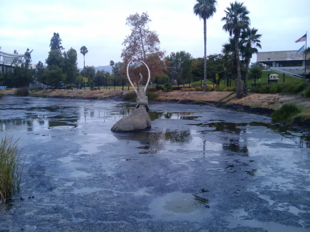 2. La Brea Tar Pits, Los Angeles, California (ikrichter, Flickr, CC BY 2.0)