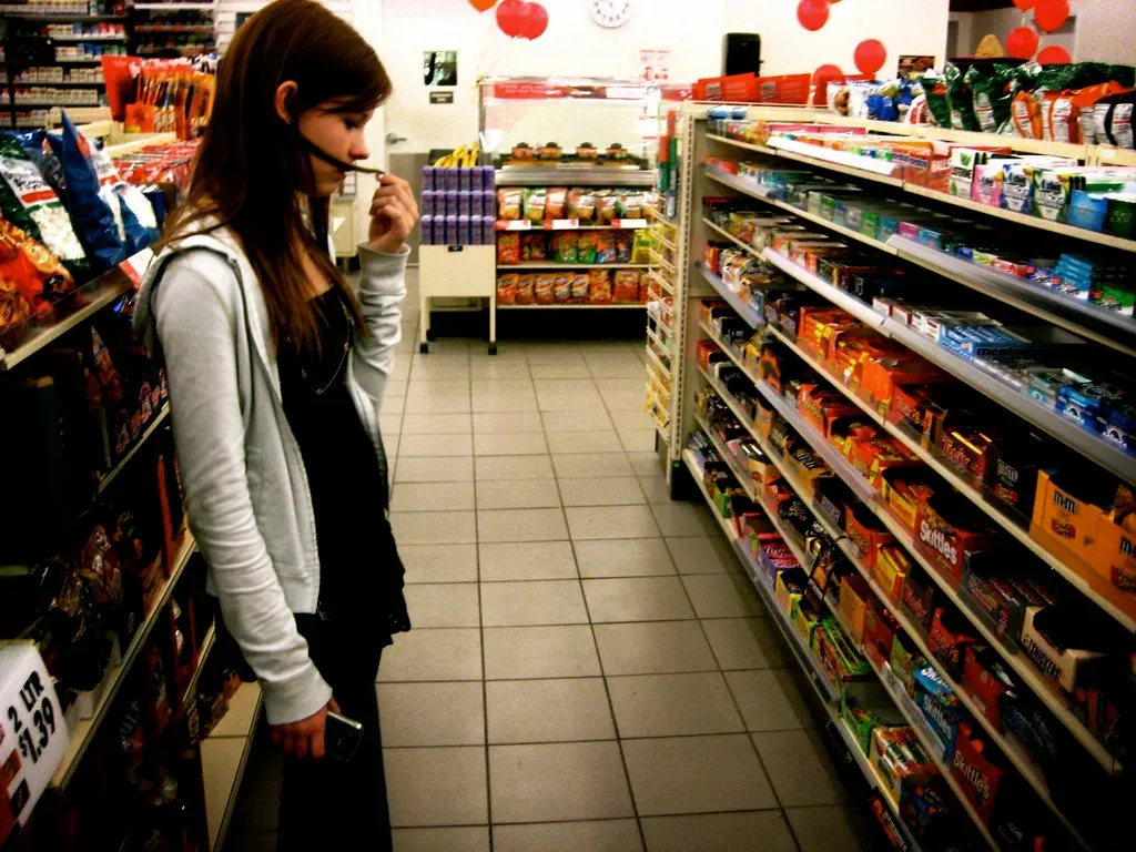 The Anchoring Effect: Your Mind's First Impression Problem (Image Credits: Flickr)