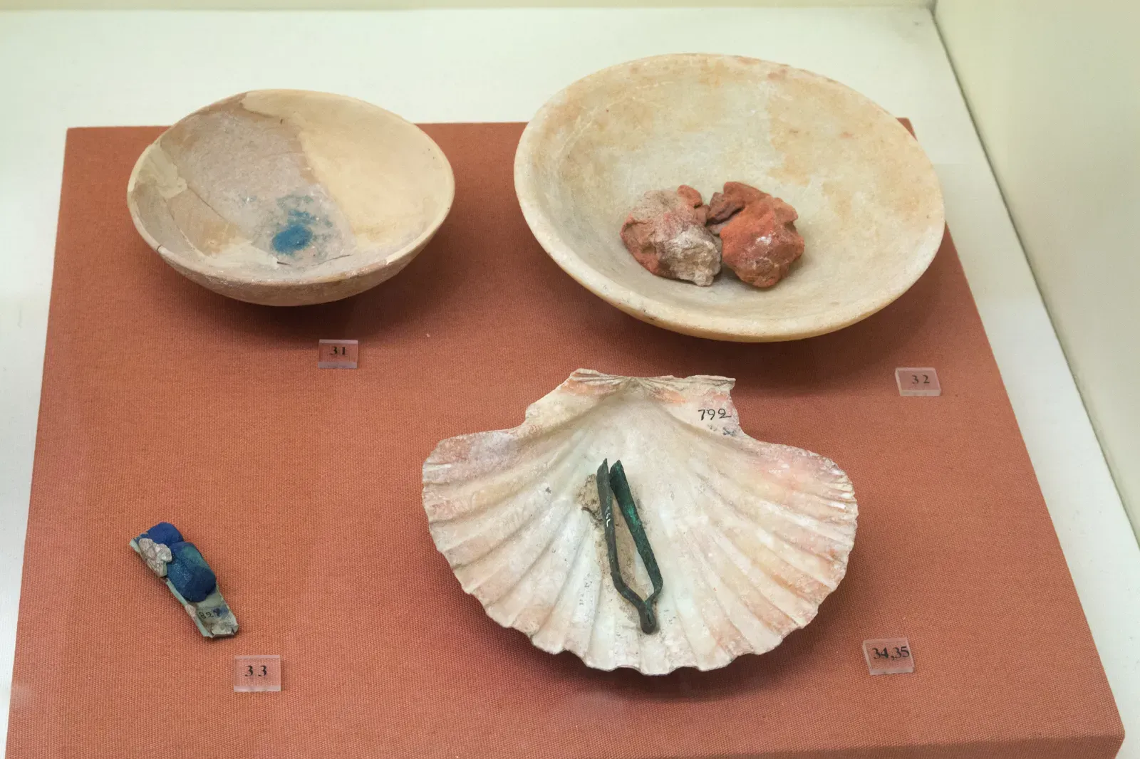 #8 - Pigment "Makeup Kits" Made From Seashells (By Zde, CC BY-SA 4.0)