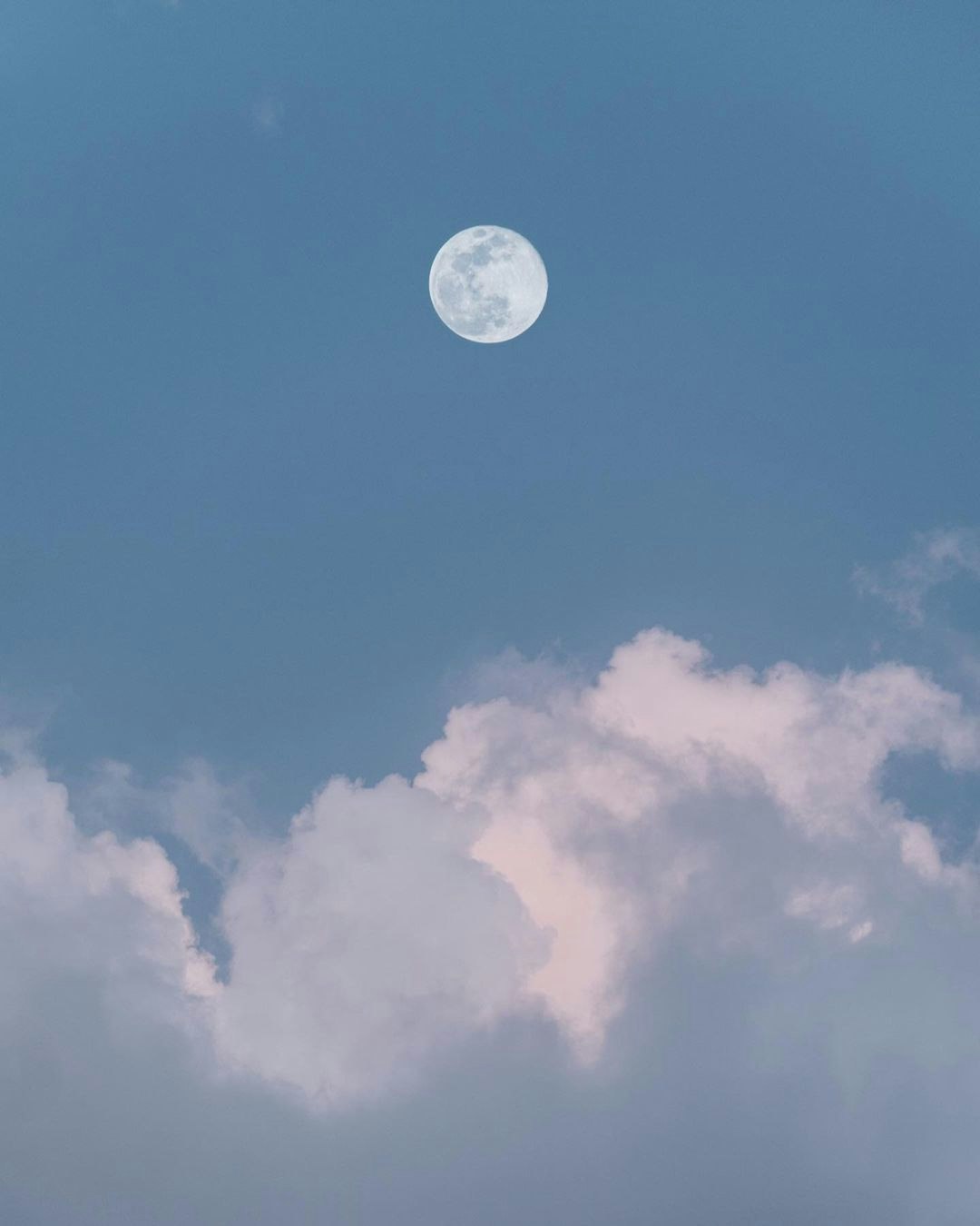 Air Signs and Remaining Earth: Subtler Lunar Connections (Image Credits: Unsplash)