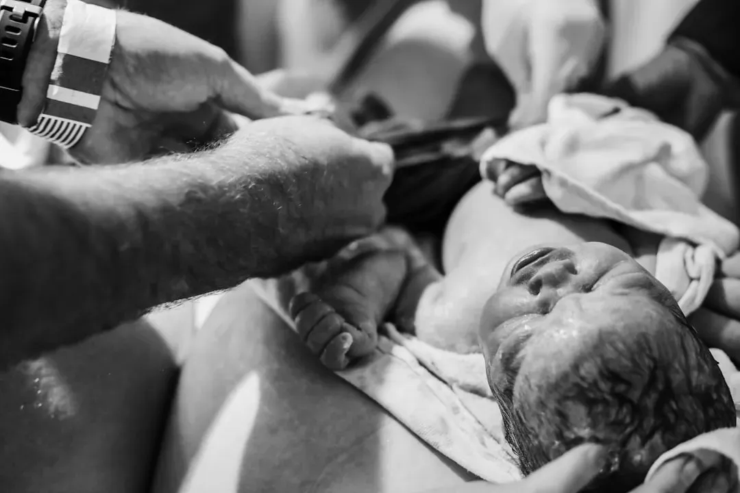 The Twisting Journey: Why Human Babies Must Rotate to Be Born (Image Credits: Unsplash)