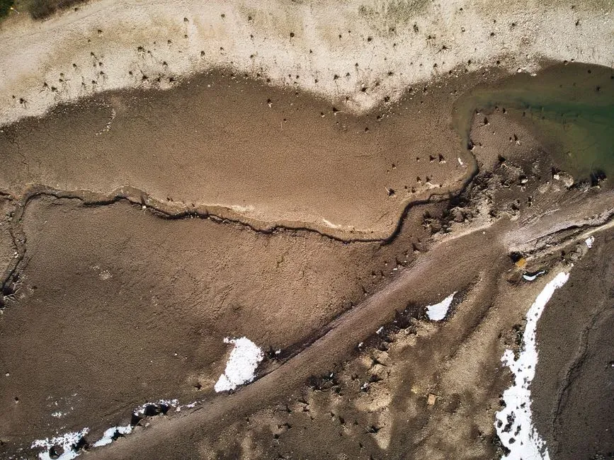 7. Urban infrastructure versus buried rivers and forgotten shorelines (Image Credits: Pexels)