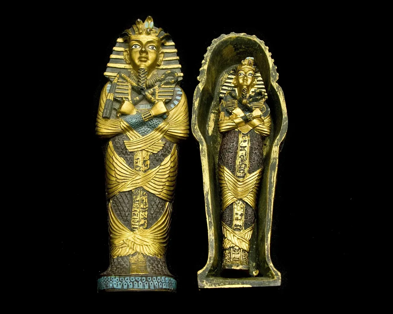 #9 - A Pharaoh's Sarcophagus Outweighs a Fire Truck by 100 Tons (Image Credits: Pixabay)