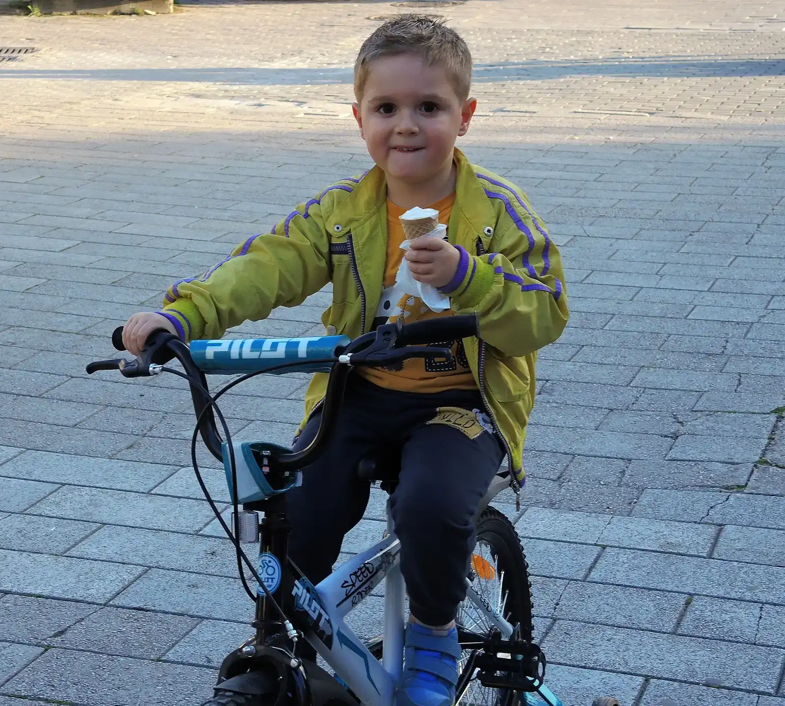 Why kids love sugar and hate broccoli: evolution in your living room (Macedonia- Every child likes ice-cream, CC BY 2.0)