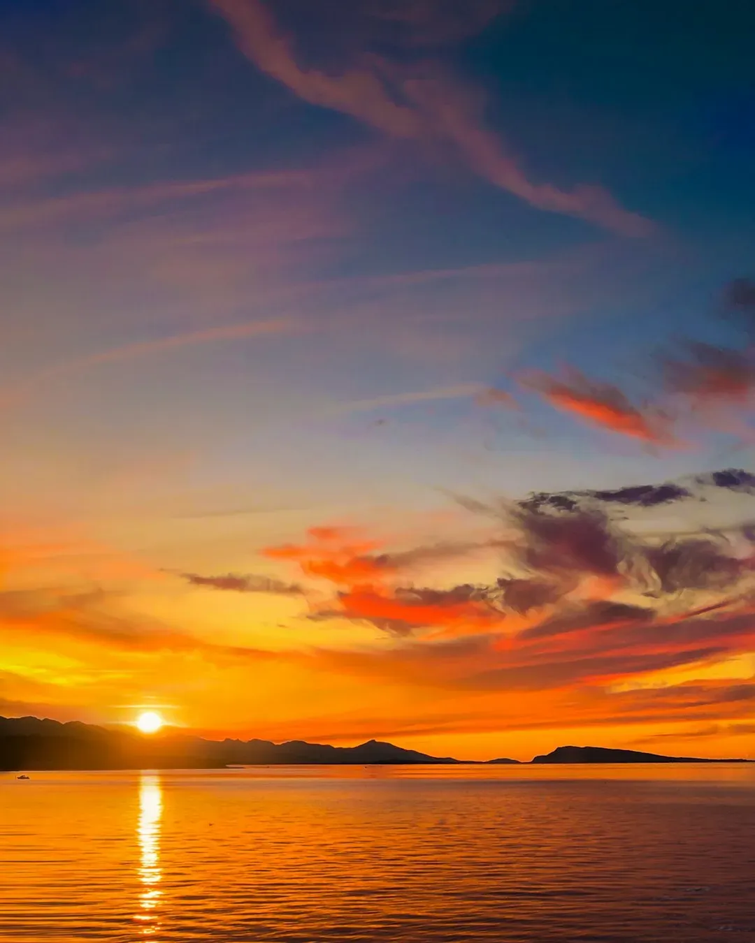 Leo – The Bold, Theatrical Sunset With Explosive Colors (Image Credits: Unsplash)