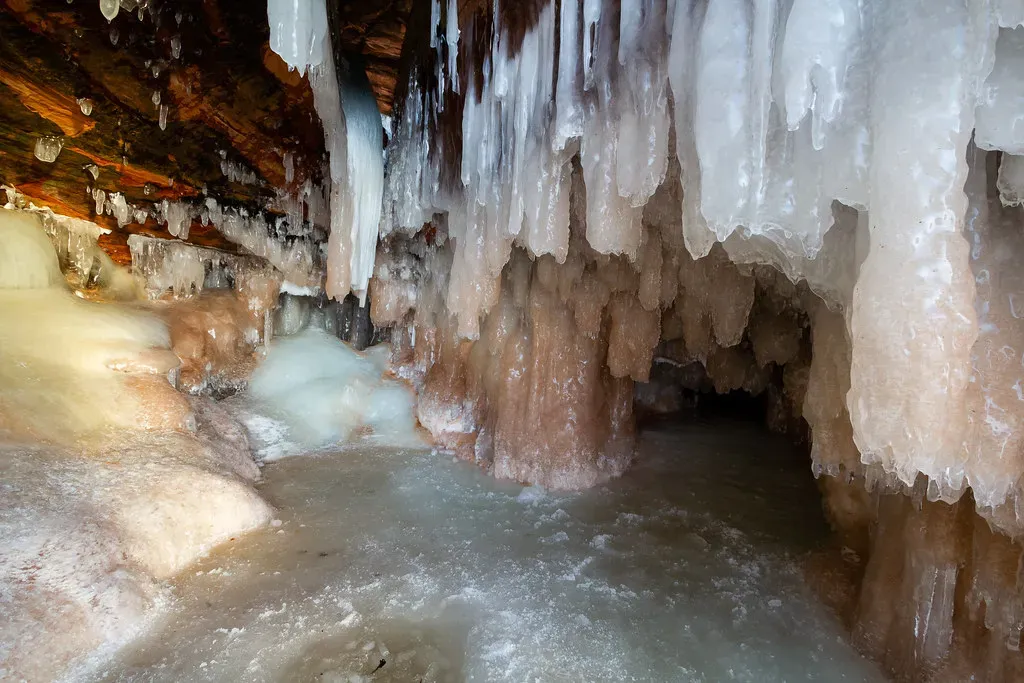 4. Apostle Islands Sea Caves, Wisconsin: Sandstone Sculpted By Ice And Waves (Chad Davis., Flickr, CC BY 2.0)