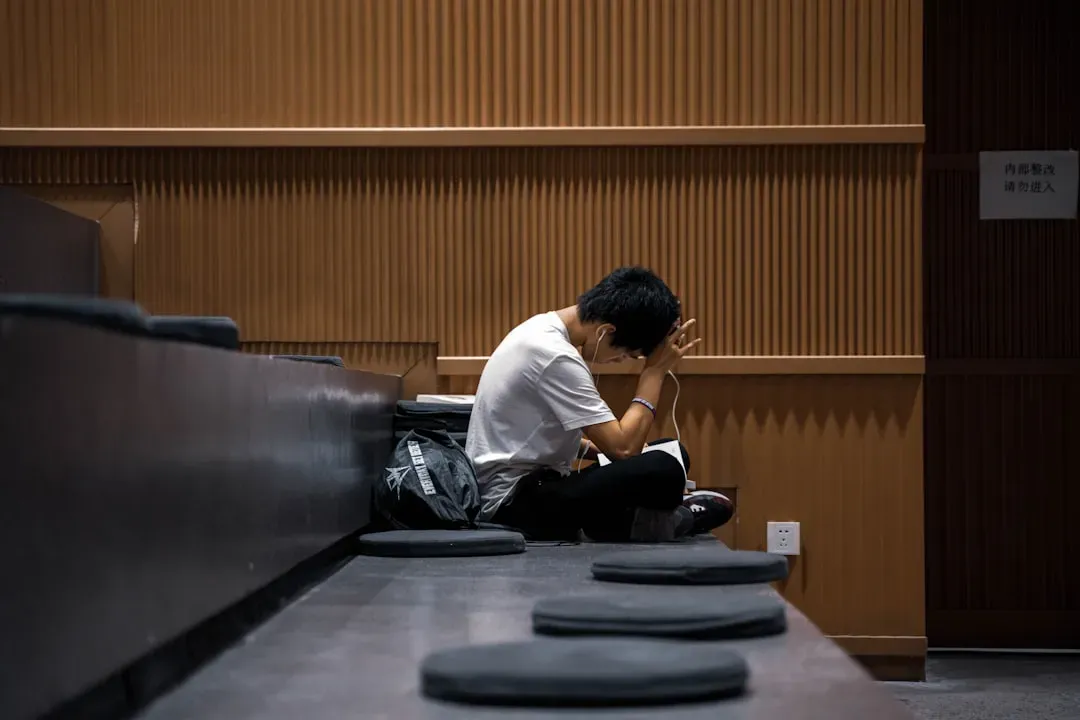 Showing Up Unprepared: The Performance Anxiety Dream (Image Credits: Unsplash)