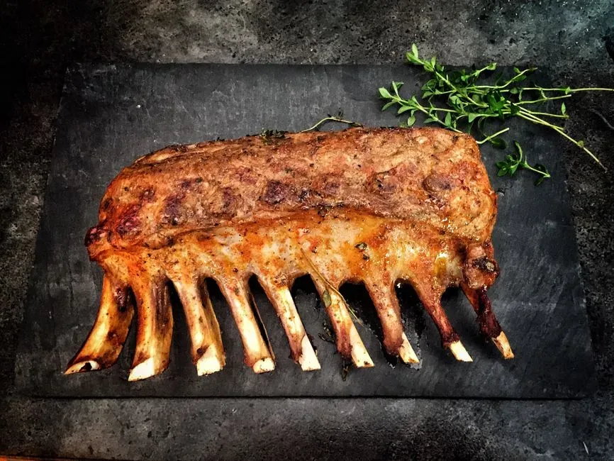 Supersized “Brontosaurus Ribs” And The Myth Of Endless Meat (Image Credits: Pexels)