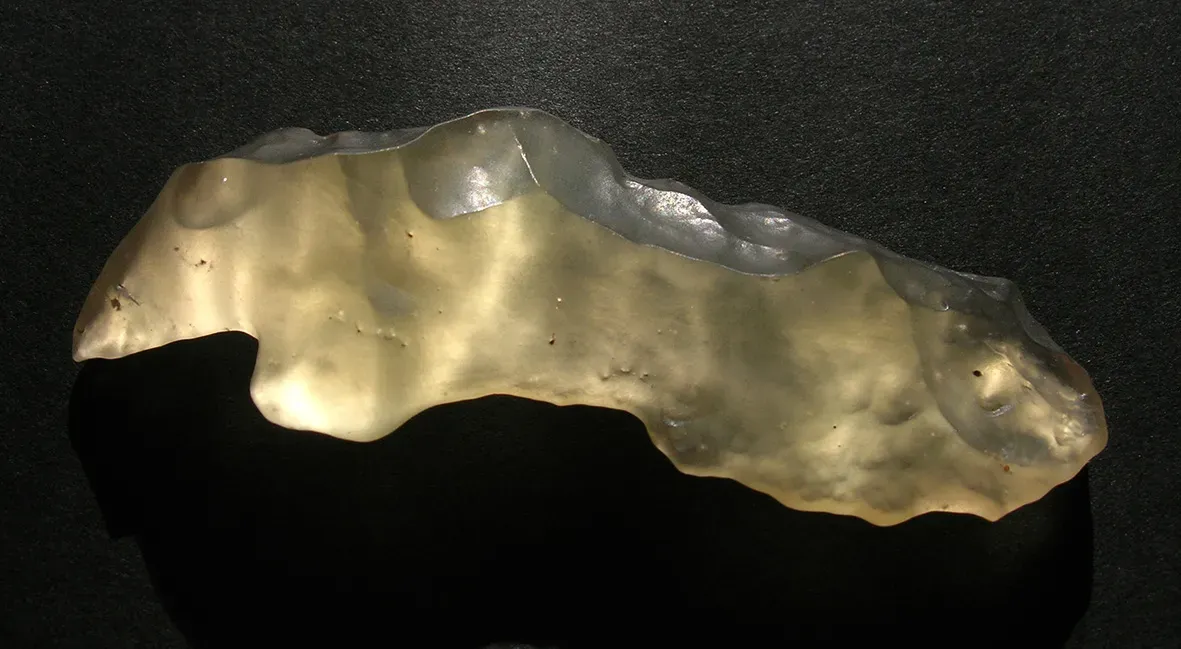 #13 - The Desert Glass Blades That Never Cut Anything (By Vassil, Public domain)