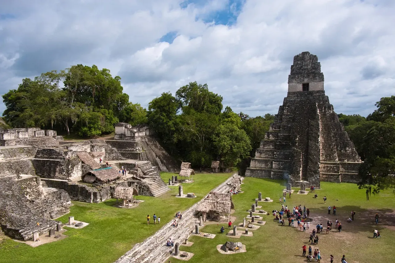 1. The Maya: Jungle Kings Who Abandoned Their Own Thrones (Image Credits: Pixabay)