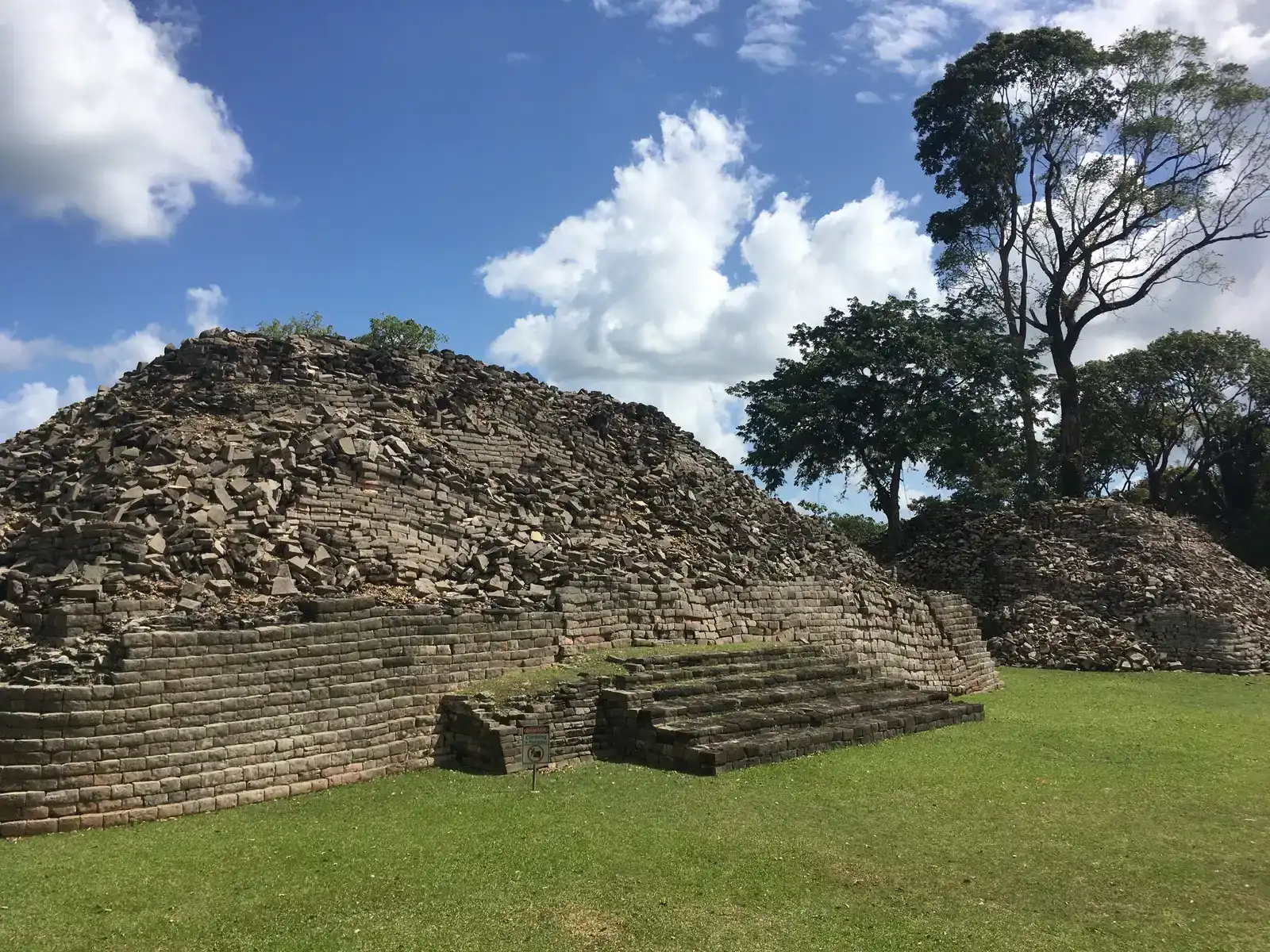 3. Maya causeways and hidden settlements in the Central American jungle (By Kaldari, CC0)