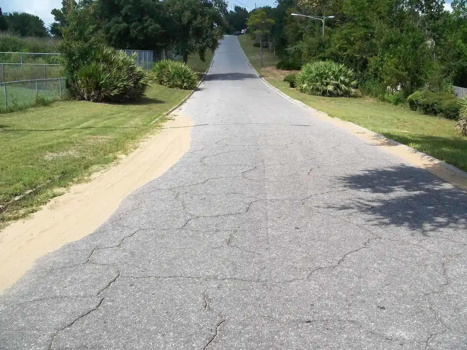 #25 - Spook Hill, Lake Wales, Florida (Image Credits: Spook hill: By Averette at English Wikipedia, CC BY 3.0)