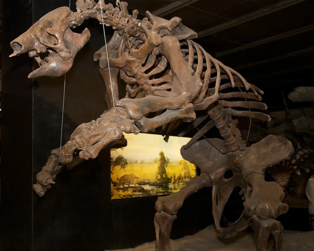 The End of Coexistence: What Killed the Giants? (Uploaded from the Wikipedia Loves Art photo pool on Flickr, CC BY-SA 2.5)