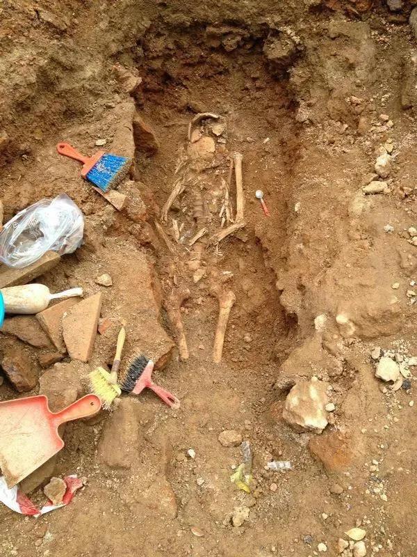 #5 Human Burials Beneath Everyday Streets (By Nicholas Gemini, CC BY-SA 3.0)