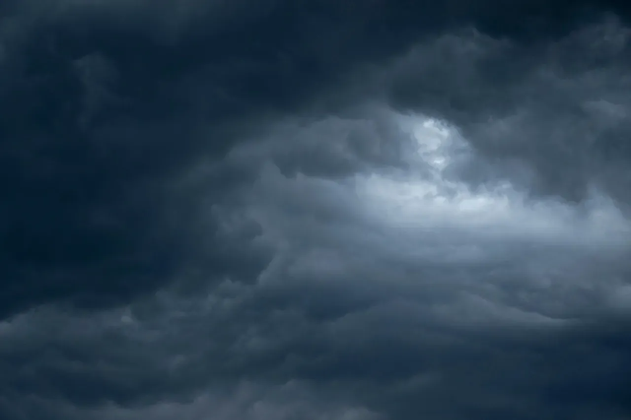The air itself: thicker oxygen, different humidity, different boom (Image Credits: Pixabay)
