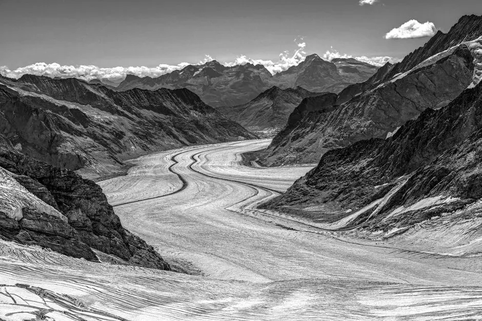 #11 Glacial Overprints and Meltwater Channels: Ice‑Age Edits on the Valley Draft (Image Credits: Pexels)