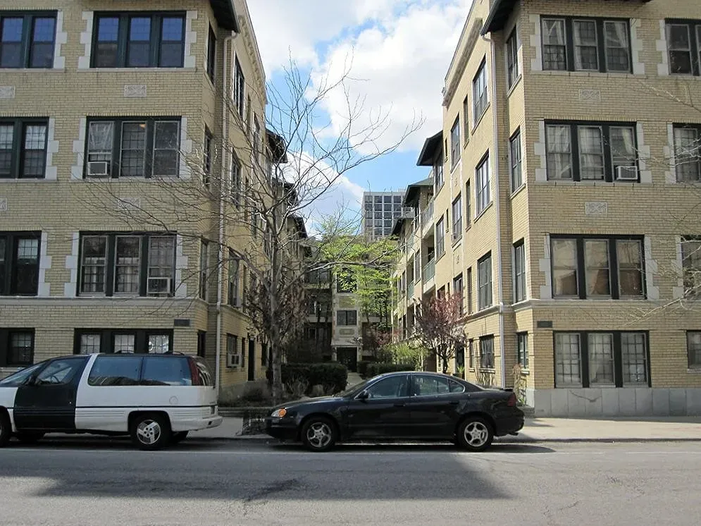 2. Renting A Decent Apartment In A Safe Neighborhood (Chicago Crime Scenes, Flickr, CC BY 2.0)