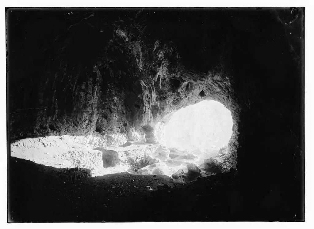 Wonderwerk Cave: The World's Oldest Home (Image Credits: Wikimedia)