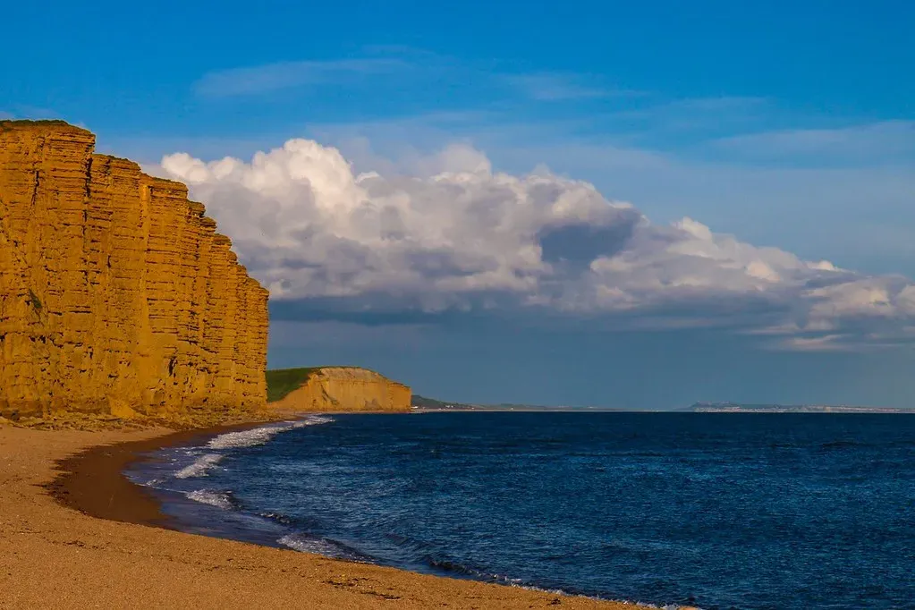 Walking the Coast Today: Tourism, Safety, and Responsible Fossil Hunting (Frank Shepherd, Flickr, CC BY-SA 2.0)
