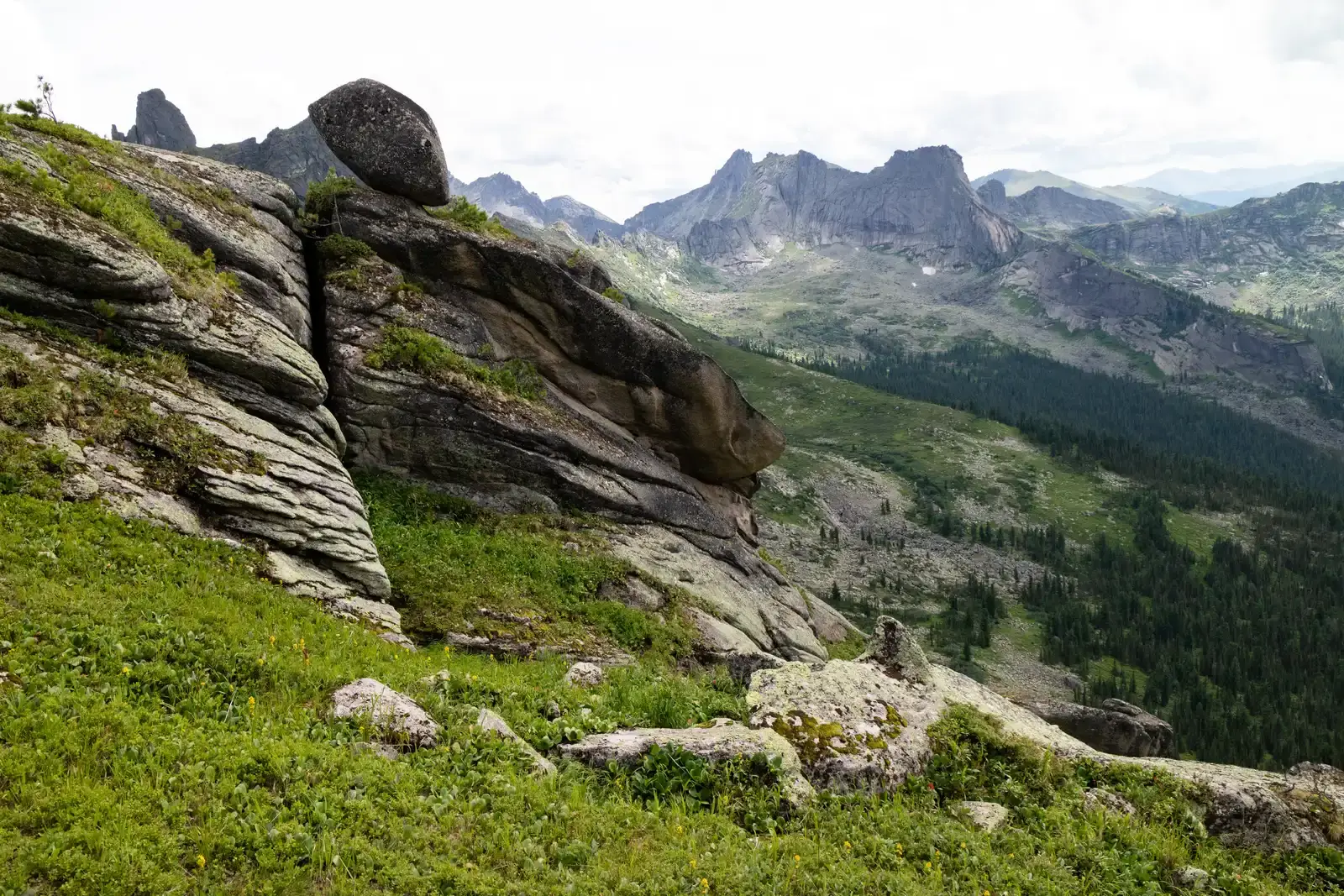 The shocking age of Southwest bedrock: older than vertebrates, by far (By Vyacheslav Argenberg, CC BY 4.0)