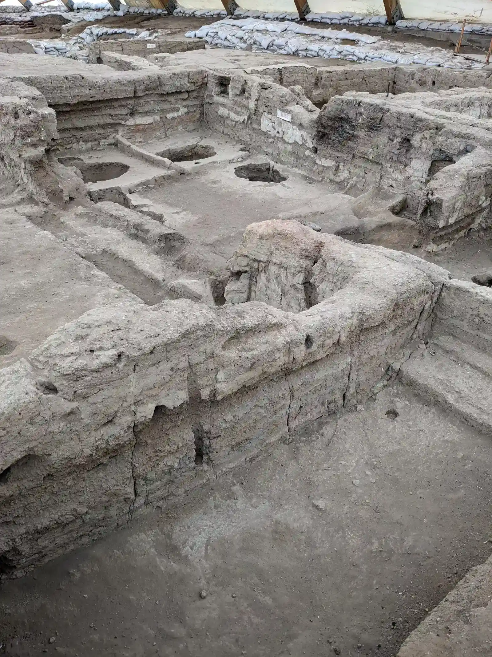 Catalhoyuk: The World's Oldest City (Image Credits: Wikimedia)
