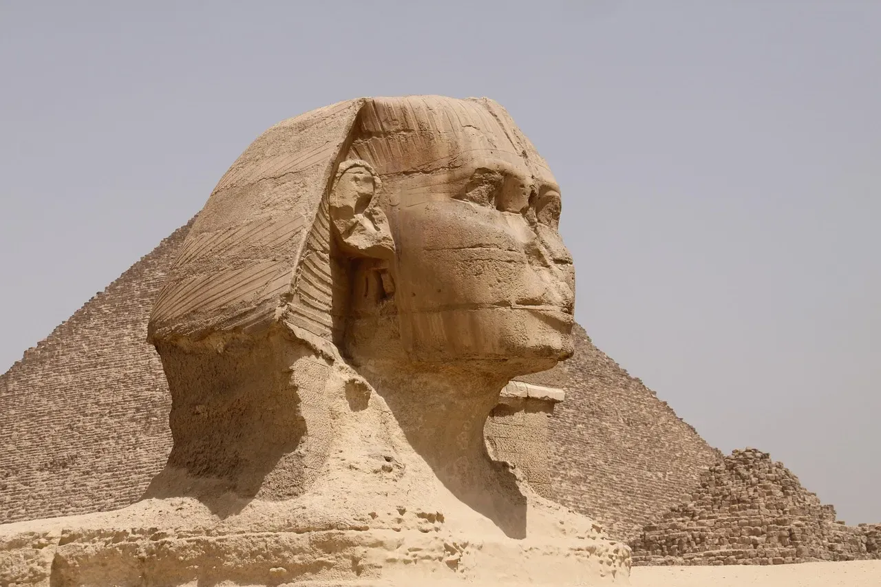 2. Differential Erosion Between the Sphinx Body and Its Head (Image Credits: Pixabay)