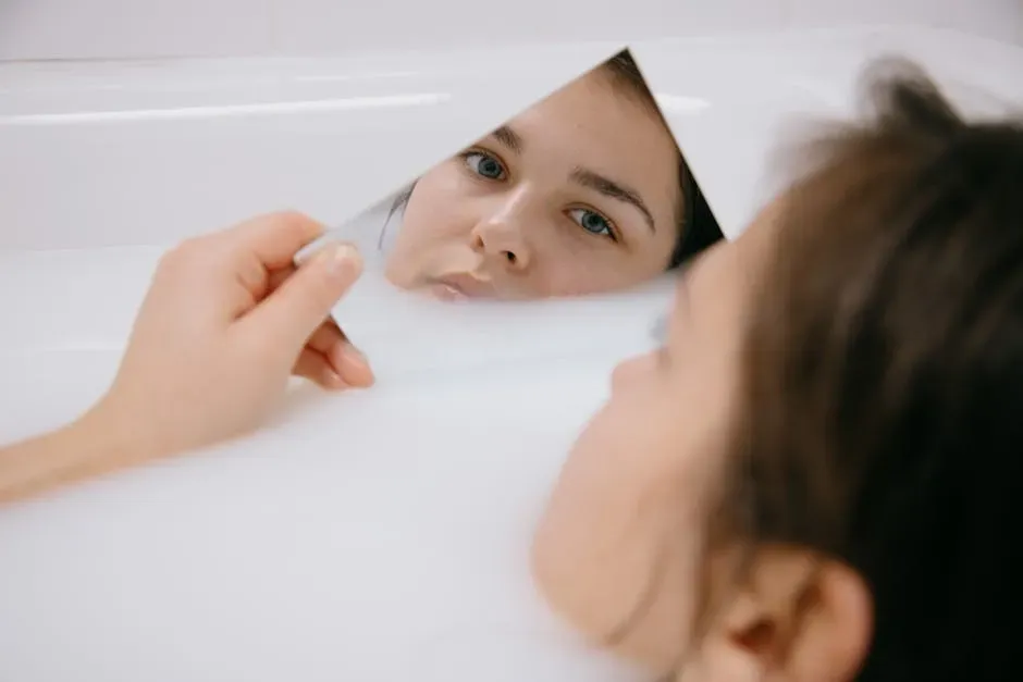 The Science of Self-Talk: What Your Brain Is Really Doing (Image Credits: Pexels)