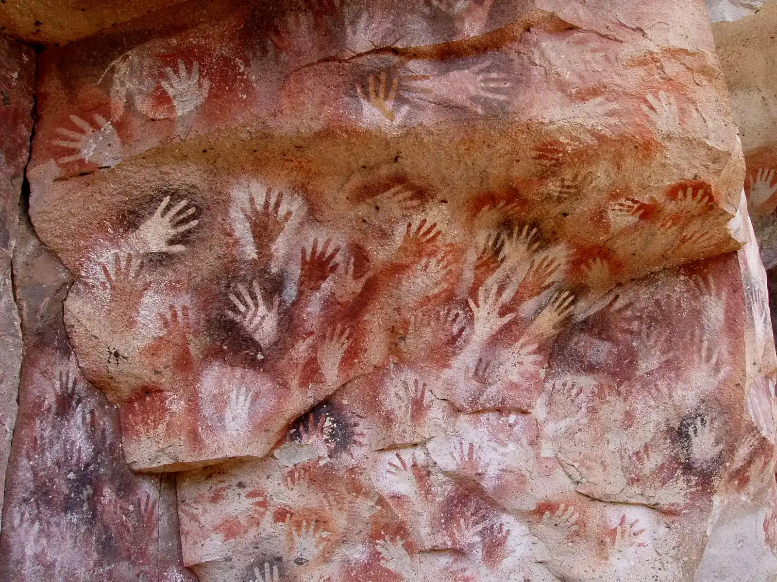 2. Hand Stencils and Animal Murals That Pushed Art Back in Time (By Mariano, Public domain)