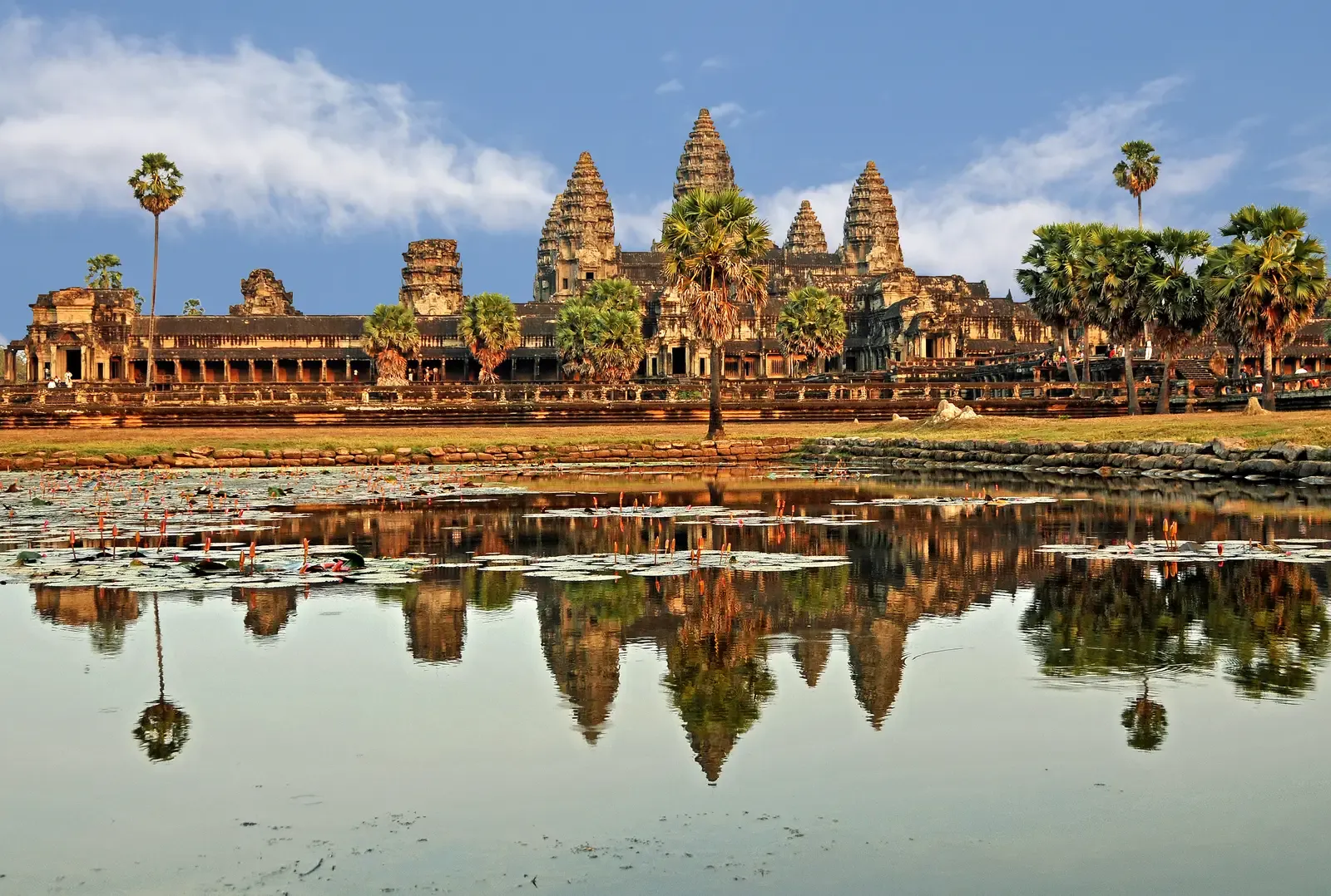 #11 - Angkor Wat's Sandstone Walls Were Fitted Without Mortar on Purpose (Flickr: Cambodia_2638B - Angkor Wat, CC BY-SA 2.0)