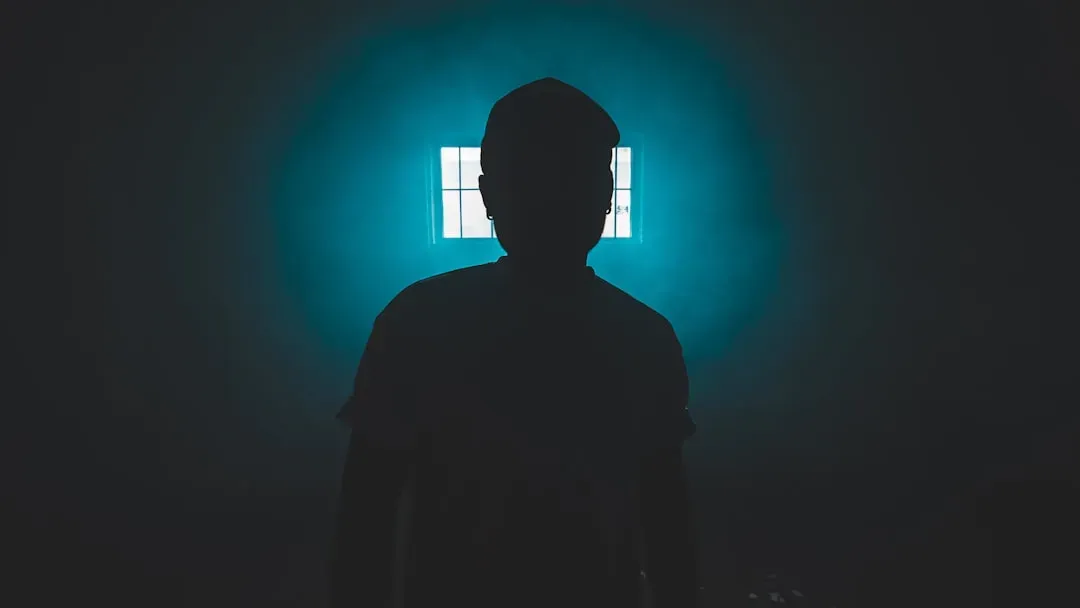 The Cage Complex: Why Commitment Feels Like Confinement (Image Credits: Unsplash)