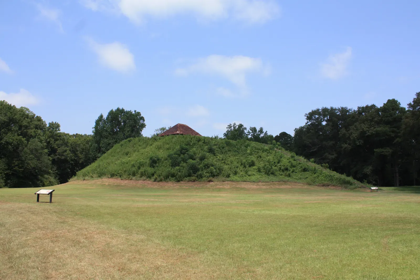 Moundville, Alabama: A Ceremonial Power Center Still Holding Its Secrets (By Altairisfar (Jeffrey Reed), CC BY-SA 3.0)