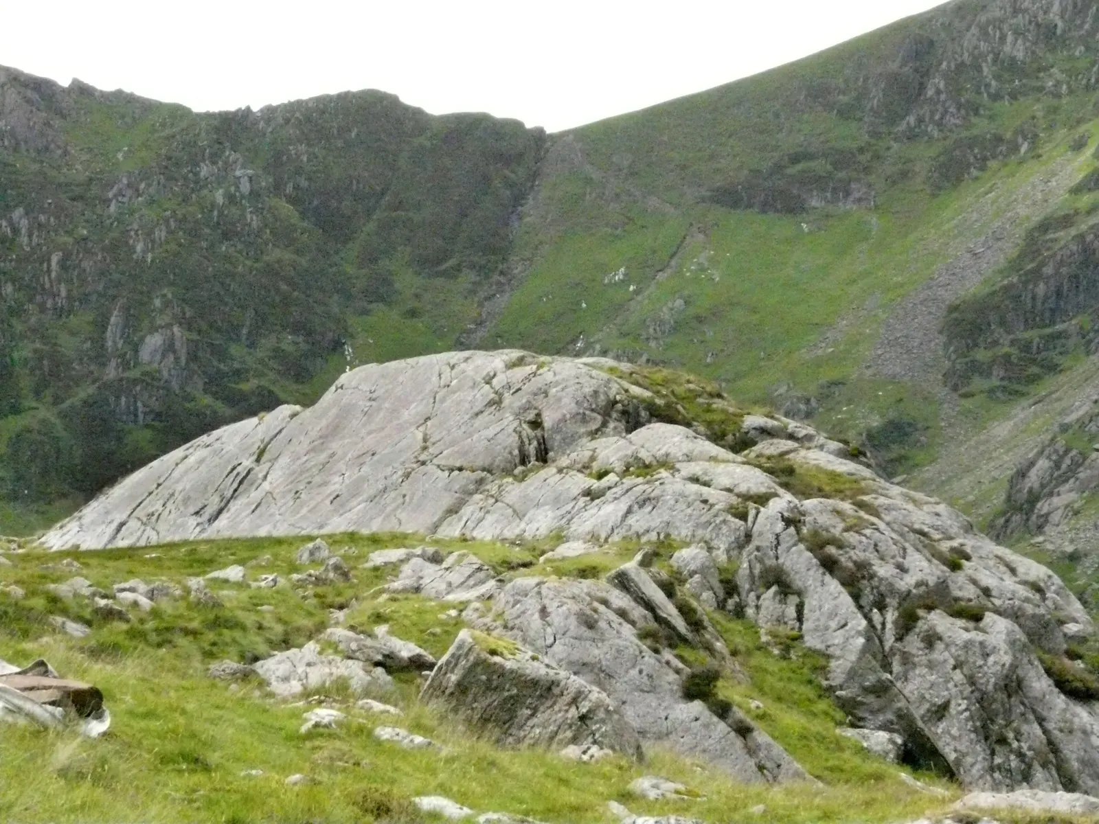 #3 Roche Moutonnée: The Classic Sheep-Back Hills (By Jynto (talk), Public domain)