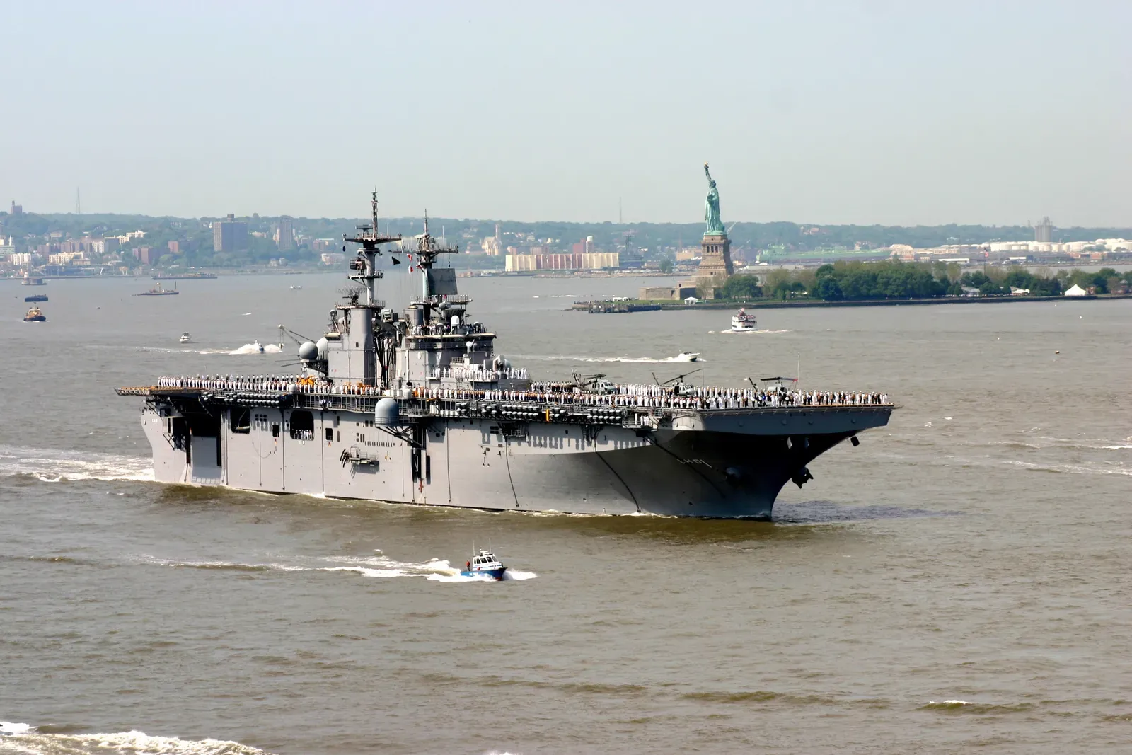 #9 - Surplus Ships Quietly Built Foreign Shipping Empires (This image was released by the United States Navy with the ID 070523-N-7656T-005 (next).
This tag does not indicate the copyright status of the attached work. A normal copyright tag is still required. See Commons:Licensing.العربية ∙ বাংলা ∙
Bahasa Indonesia ∙
Bahaso Jambi ∙
Deutsch ∙ Deutsch (Sie-Form) ∙ English ∙ español ∙ euskara ∙ فارسی ∙ français ∙ italiano ∙ 日本語 ∙ 한국어 ∙ македонски ∙ മലയാളം ∙ Plattdüütsch ∙ Nederlands ∙ polski ∙ پښتو ∙ português ∙ русский ∙ slovenščina ∙ svenska ∙ Türkçe ∙ українська ∙ 简体中文 ∙ 繁體中文 ∙ +/−, Public domain)