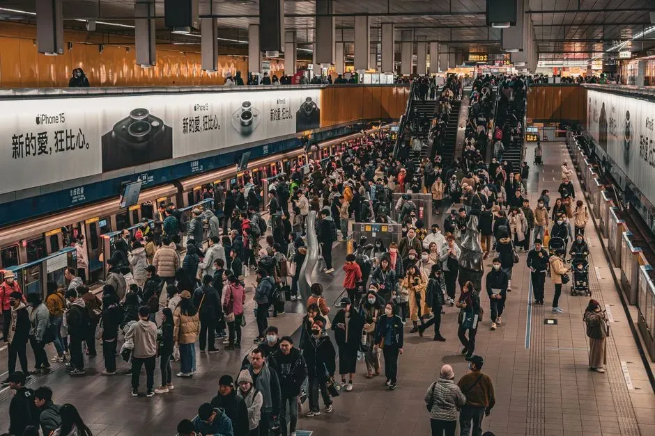 Social Density and the Invisible Work of Reading People (Image Credits: Pexels)