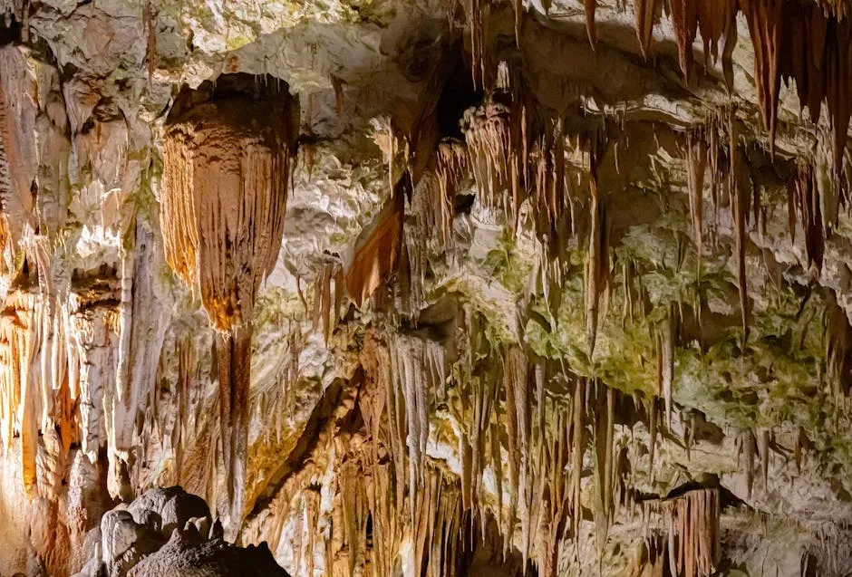 Manitou Cave, Alabama: Cherokee Voices Written in Stone (Image Credits: Pexels)