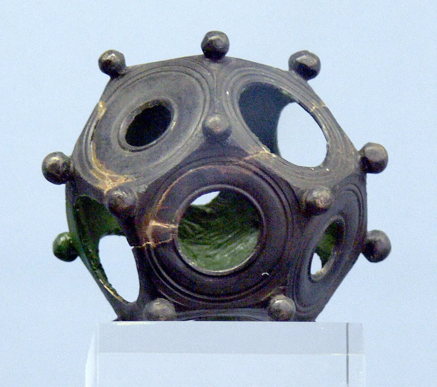 Roman Dodecahedra: Twelve‑Sided Riddles in Bronze (By Wolfgang Sauber, CC BY-SA 3.0)