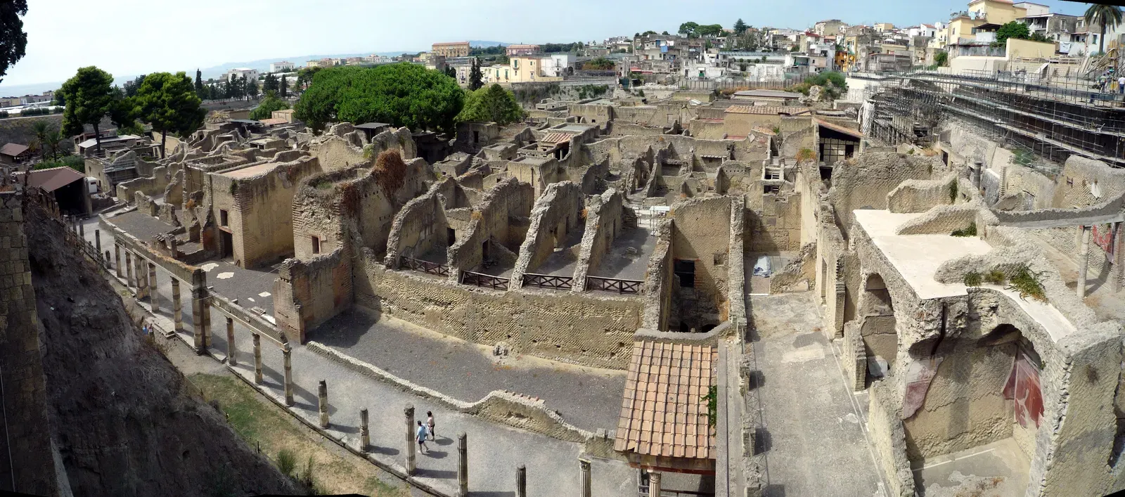 Herculaneum, Italy: Carbonized Wood and Luxury on the Bay of Naples (By Michael Karavanov, CC BY-SA 3.0)