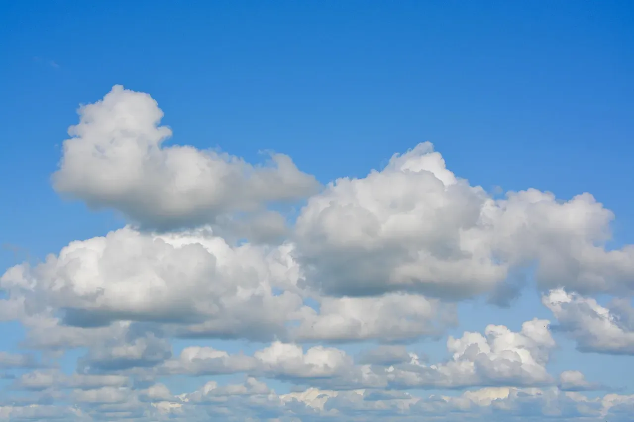 #11 - The Sky "Closing In" Low Over the Horizon (Image Credits: Pixabay)