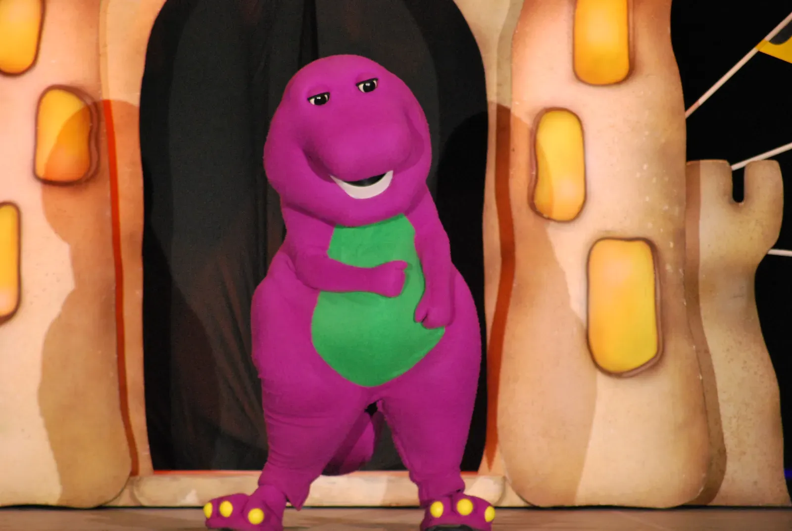 2. Barney the purple “dinosaur” and the I-love-you song (Barney show in Qatar, CC BY 2.0)