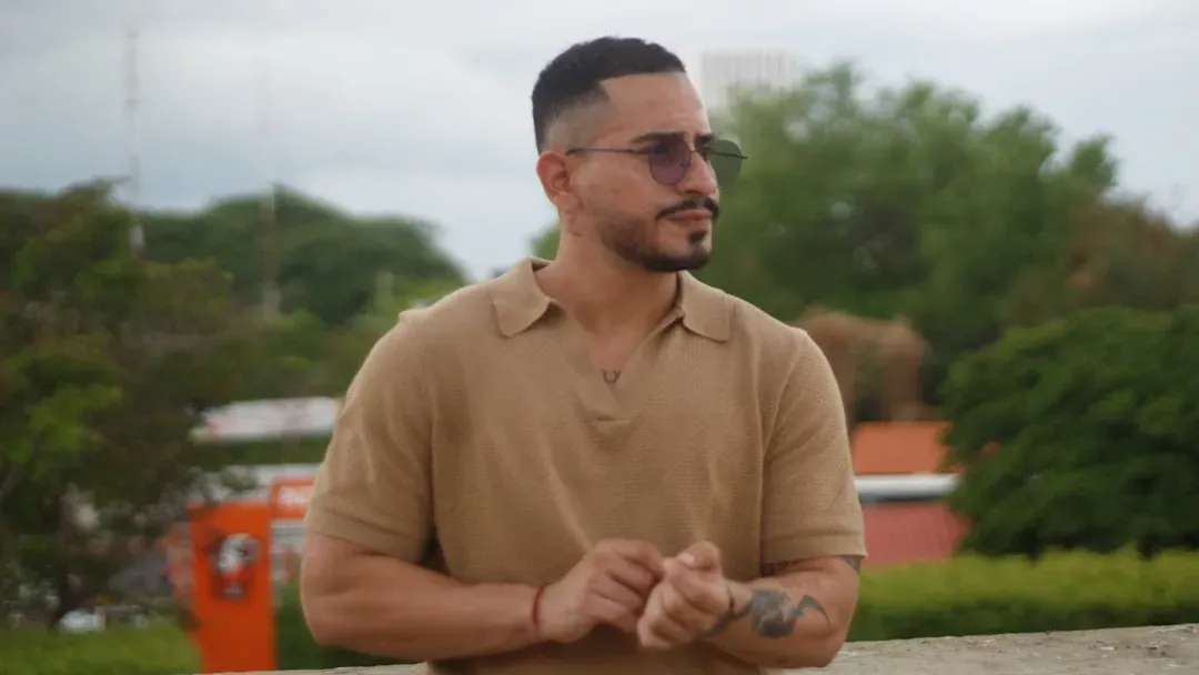 Posture Reveals Power and Engagement (Image Credits: Unsplash)