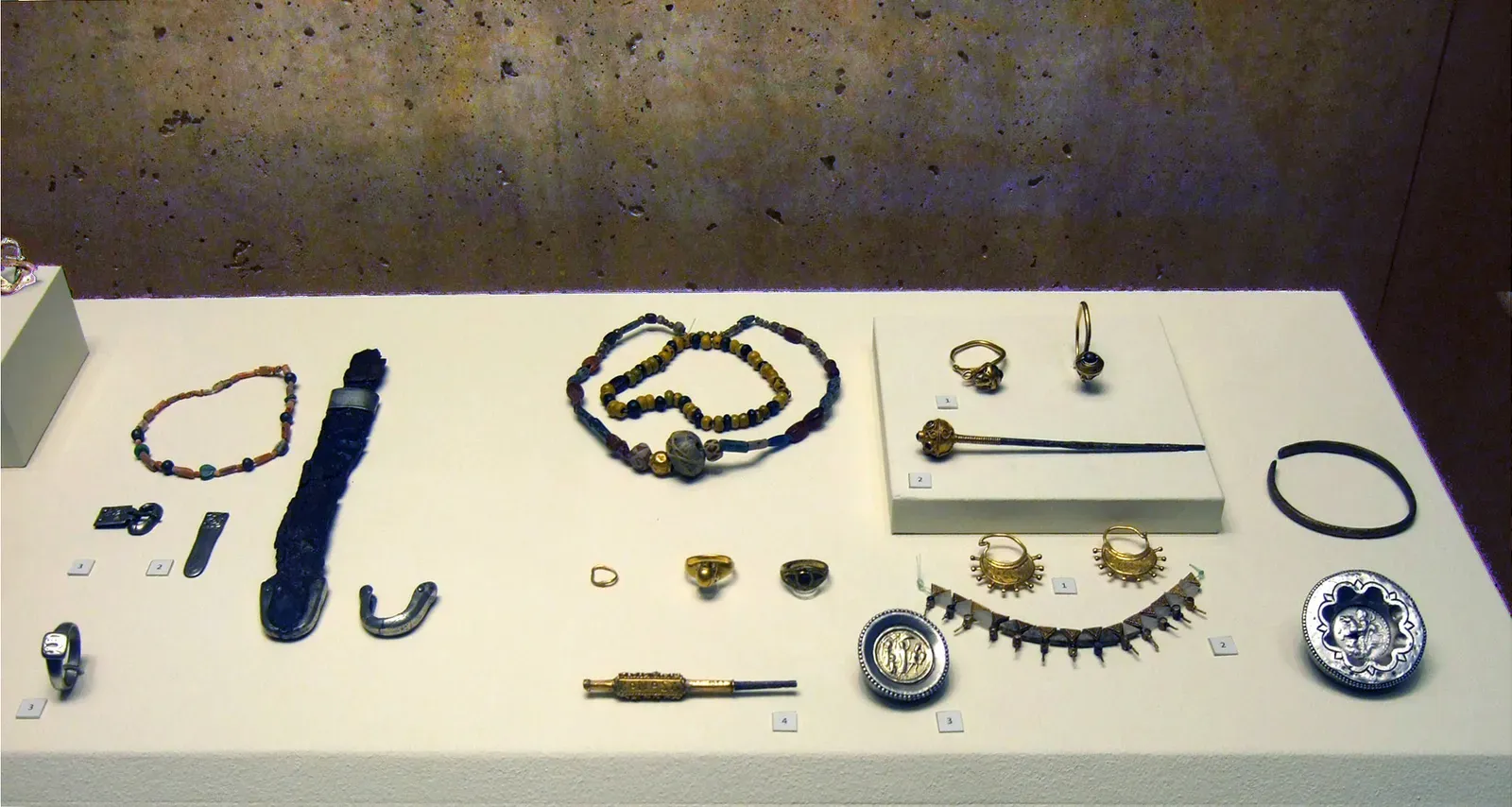 Objects in graves as the first solid evidence of symbolic thought (By James Steakley, CC BY-SA 3.0)