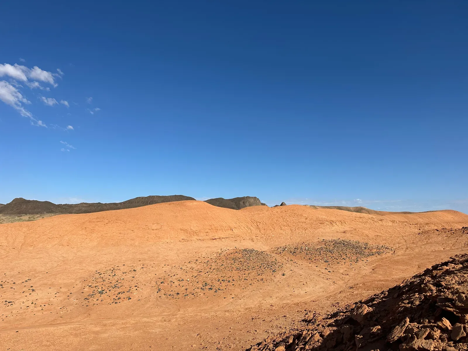 A Desert That Belongs to Both China and Mongolia (By ノボホショコロトソ, CC BY-SA 3.0)