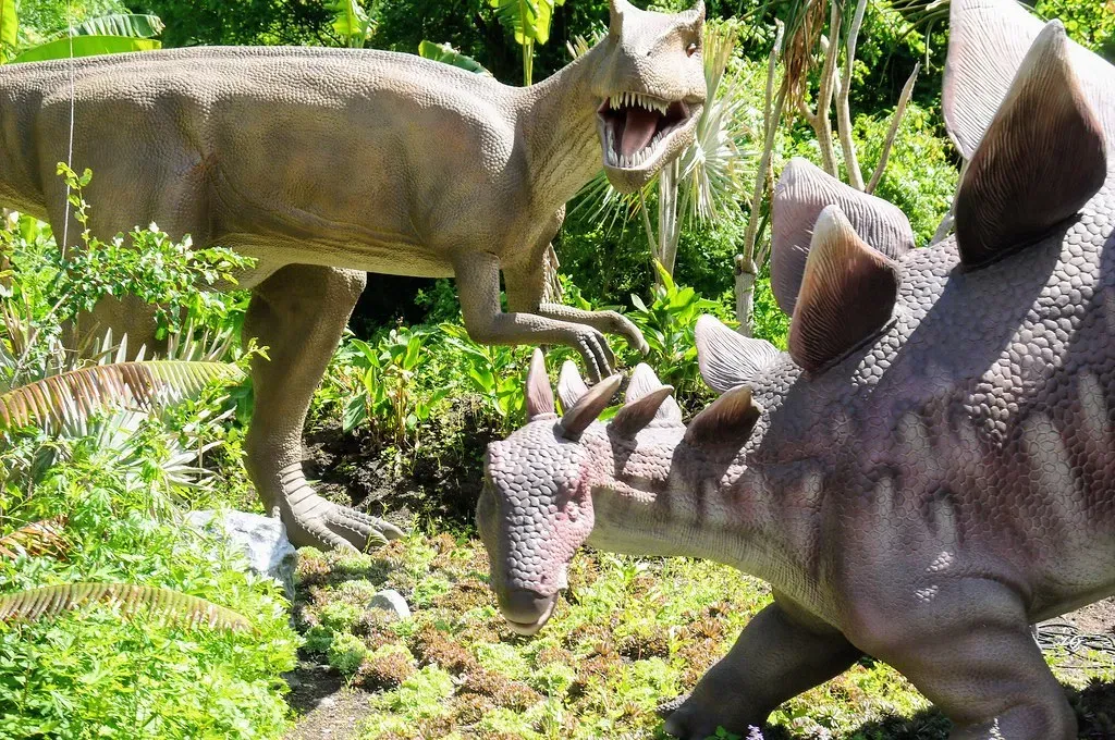 Allosaurus and Stegosaurus: Jurassic neighbors with spiked consequences (edenpictures, Flickr, CC BY 2.0)
