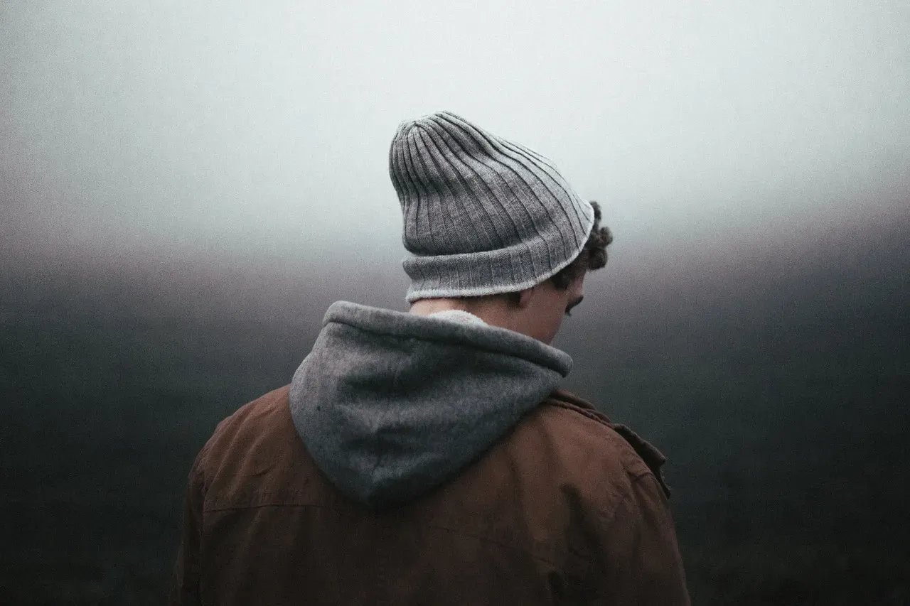 The Emotional Detachment That Pushes Others Away (Image Credits: Pixabay)